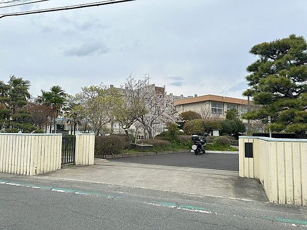 画図小学校 870m