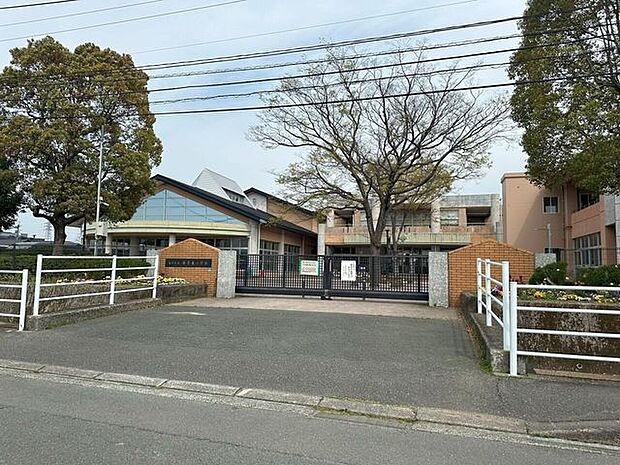 日吉東小学校 1460m