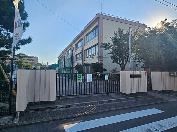 川崎市立下布田小学校 560m