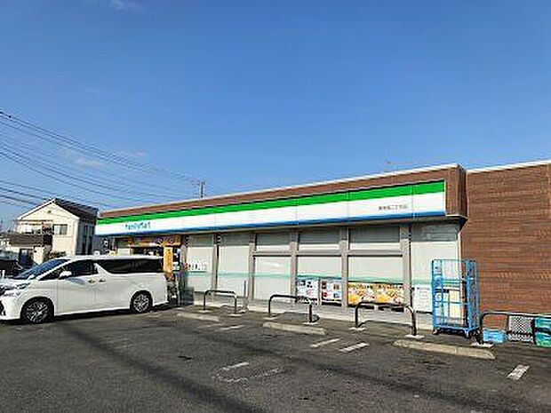 ファミリーマート 東有馬二丁目店 650m
