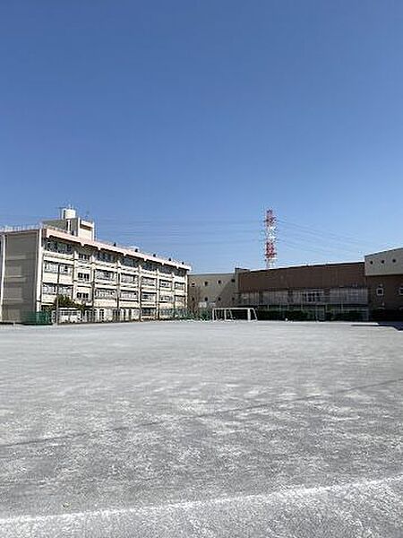 王禅寺中央中学校 1170m