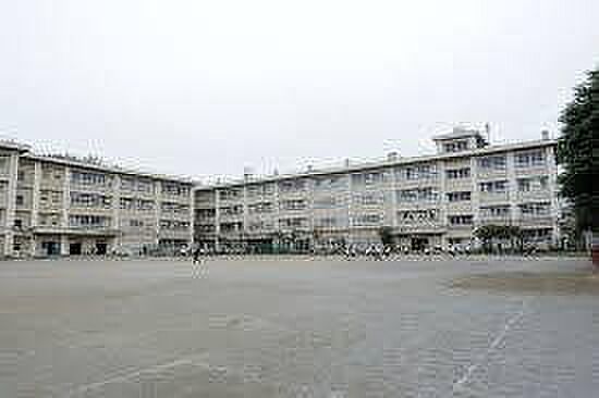 鷺沼小学校 470m
