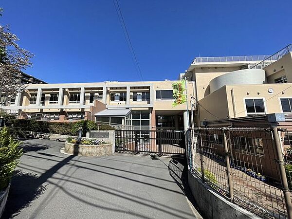 向丘小学校 580m