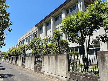 久本小学校 650m