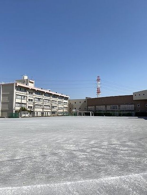 王禅寺中央中学校 580m