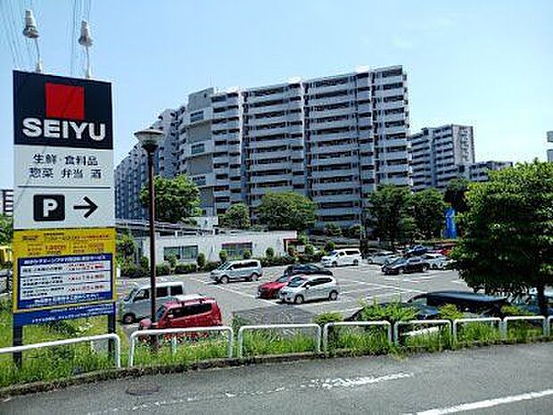 西友 新ゆりグリーンタウン店 840m