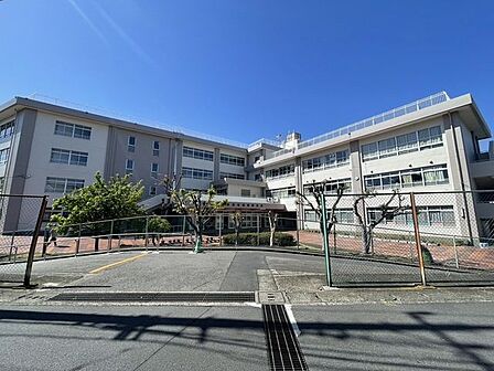 長尾小学校 790m