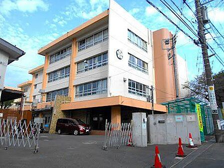 西有馬小学校 690m