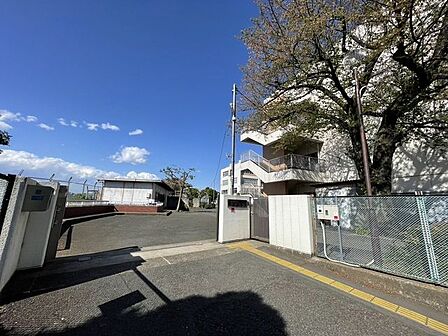 平小学校 420m