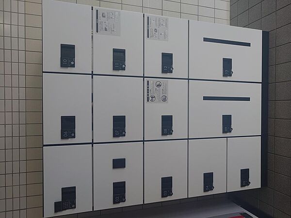 宅配ボックス完備で、不在時のお荷物受け取りも安心♪