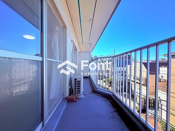 【Balcony　Design】空が見渡せる気持ちの良いバルコニー。爽やかな風を感じて、心躍る素敵な暮らしが始まります。陽光射し込む、陽だまりの日常は家族の笑顔もイコール。