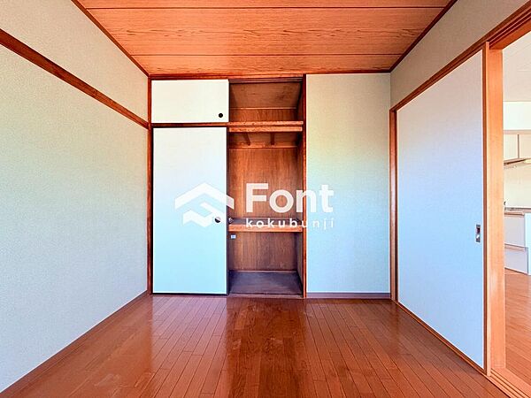 リビングの続き間として広々と利用したり、セパレートしてプライベートも確保できるお部屋です。