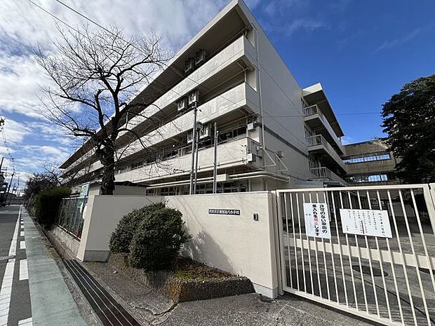 吹田市立吹田第六小学校 160m