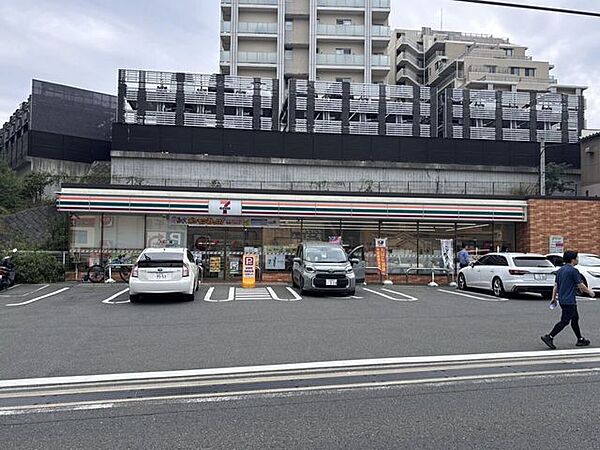 セブンイレブン吹田千里西6丁目店 650m