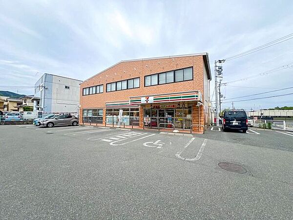 セブン-イレブン 箕面粟生外院1丁目店 210m
