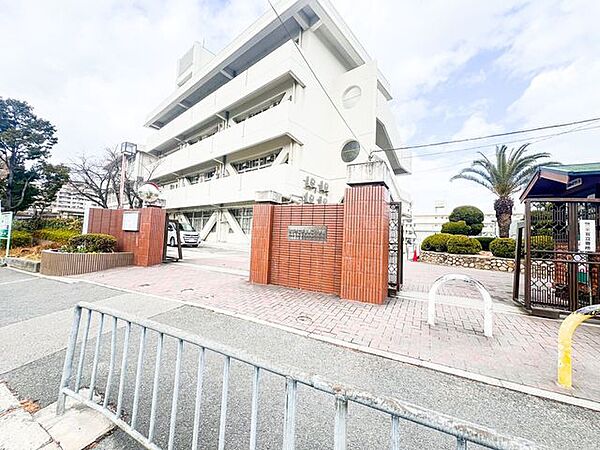 吹田市立千里第二小学校 630m