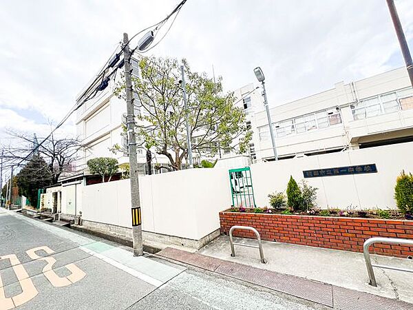 吹田市立第一中学校吹田市で2番目の学生数を誇る中学校です！教育熱心な親御様にも人気の学校です。 1360m