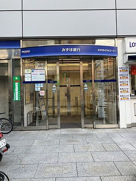 みずほ銀行　江坂支店 180m
