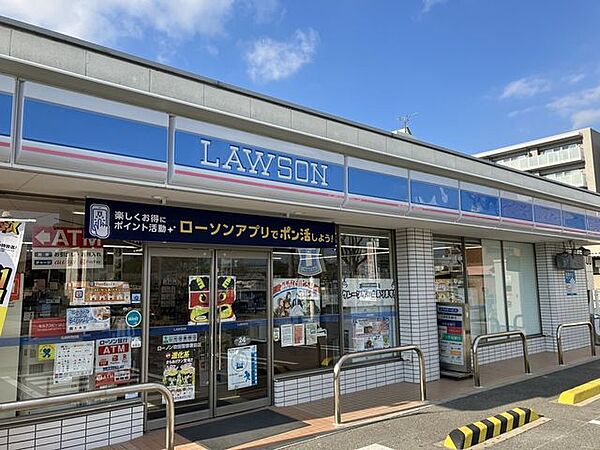 ローソン　吹田市警察署前店 770m