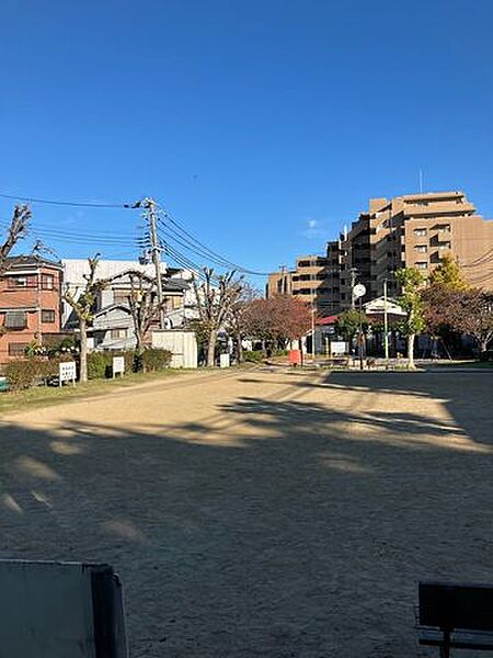 染の井公園 260m