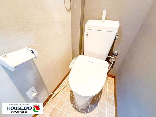 【トイレ】シンプルなトイレです！温水洗浄便座付きが嬉しいポイント♪