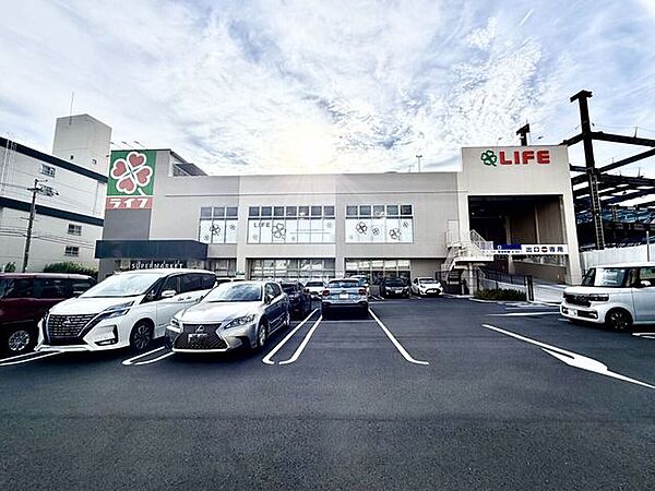 ライフ　緑地公園店 440m
