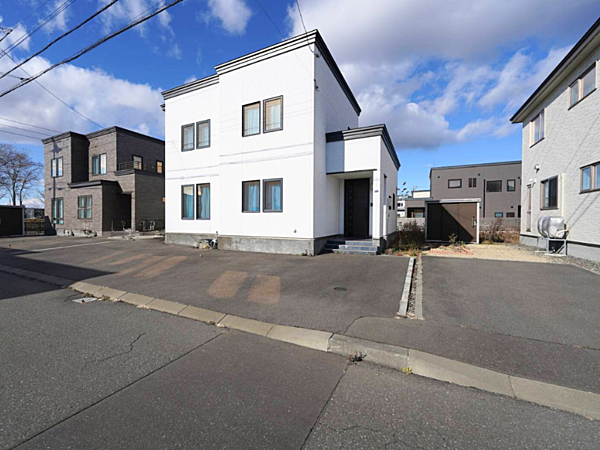 detached 北海道苫小牧市拓勇東町１丁目11-2
地図を見る