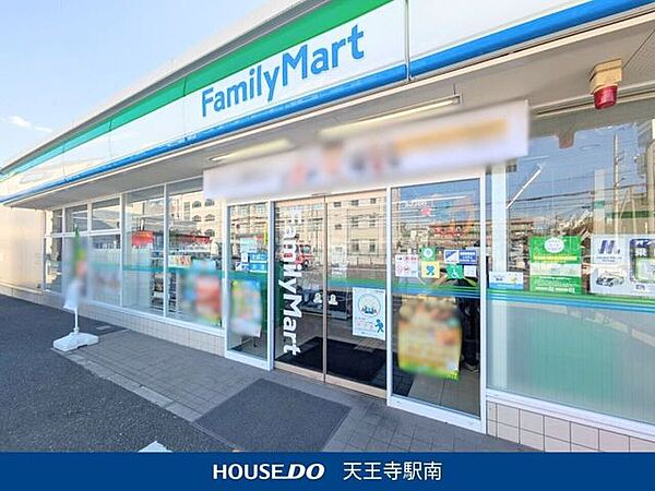 ファミリーマート 背戸口1丁目店 770m