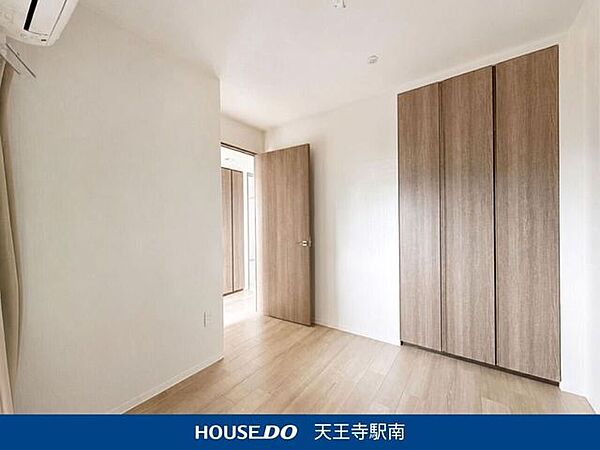 ＜洋室約5帖＞子ども部屋やワークスペース、趣味のお部屋など、多彩な用途で活用できる使い勝手の良いお部屋です。