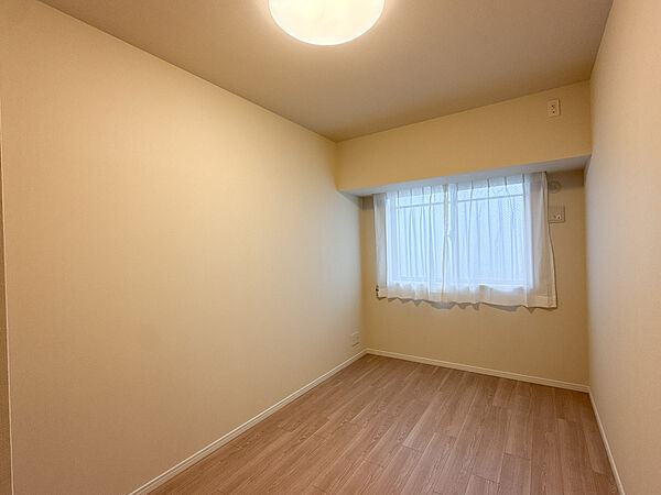 過ぎ行く時間をゆったりと感じることができる落ち着いたお部屋。