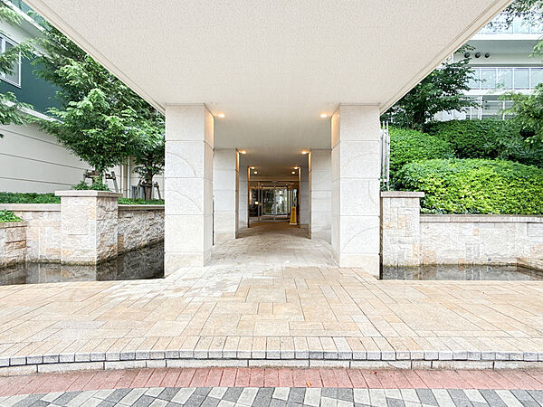 自然を身近に感じられる環境が整っており、毎日の通勤通学やお子様とのお散歩の際にも、四季折々の美しい風景にホッと癒やされます♪