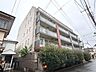 外観：統一した色調でデザインされたマンションは周囲と調和した景観を生み出しています。