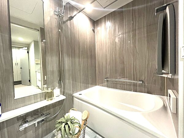 お風呂に求める心地良い癒しの時間のために、機能性とデザイン性に重点を置き、寛ぎの空間を演出しました。