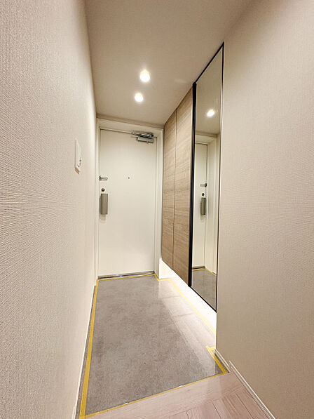 清潔感のある落ち着いた雰囲気の玄関です。安らぎに満ちた空間がここから始まります。