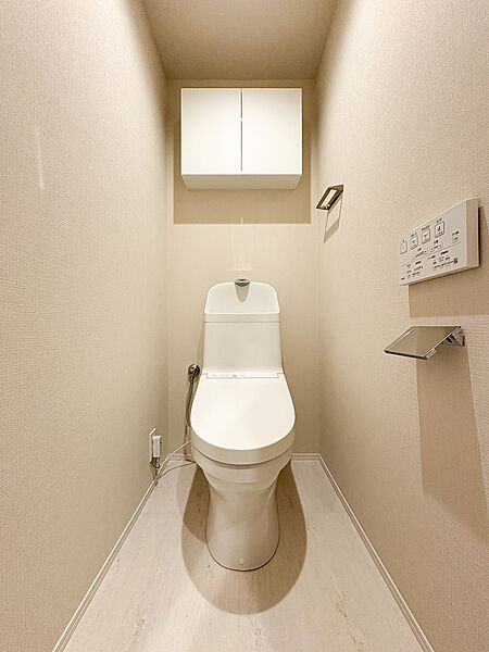 トイレは快適な温水洗浄便座付です。いつも清潔な空間であるよう配慮された造りです。