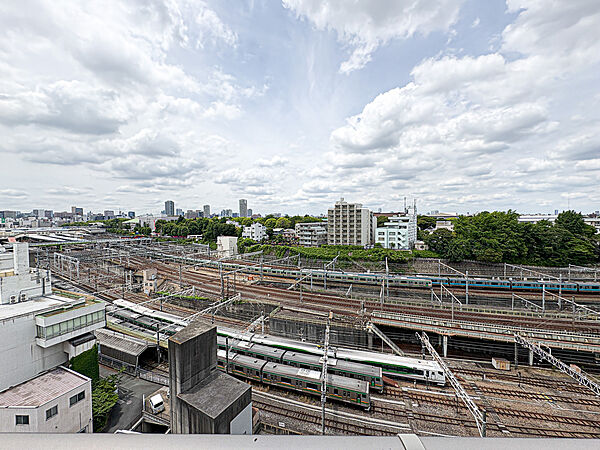 スッキリ爽快な景色が広がります。心地良い開放感が暮らしにゆとりと充足感をもたらします。