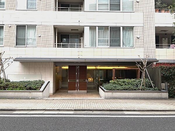 バルコニーから東京タワーを望めます