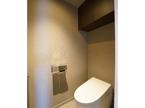 トイレは快適な温水洗浄便座付です。いつも清潔な空間であるよう配慮された造りです。