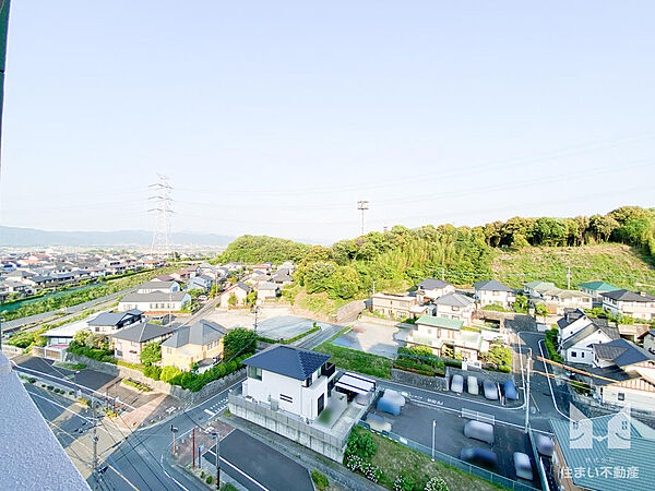 バルコニー側には高い建物が無く、高層階ならではの見晴らしの良い眺望も魅力です