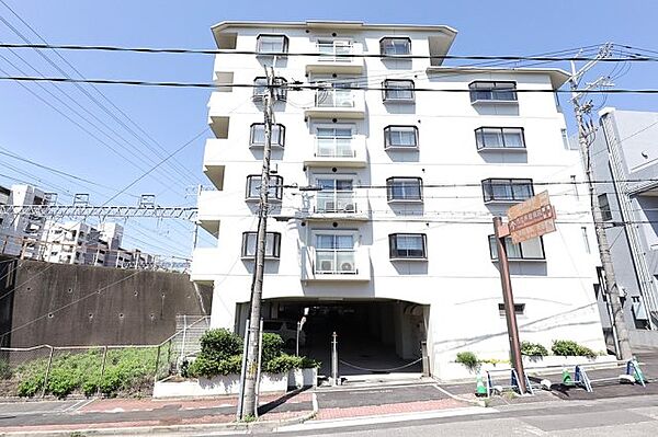 住まいの顔となる外観です。実際の雰囲気はぜひ現地でご覧ください。