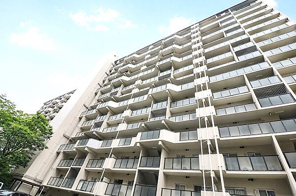 住まいの顔となる外観です。実際の雰囲気はぜひ現地でご覧ください。