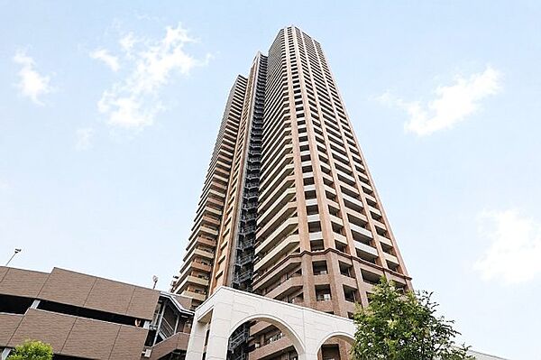住まいの顔となる外観です。実際の雰囲気はぜひ現地でご覧ください。
