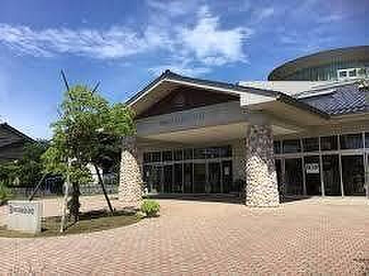 津幡町立津幡小学校 690m