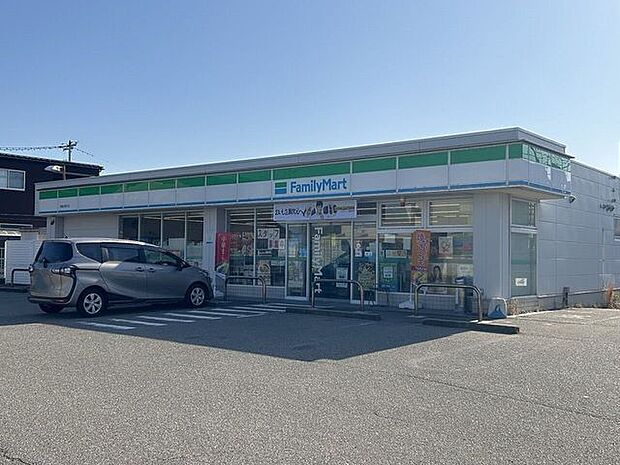 ファミリーマート 津幡加賀爪店 1220m