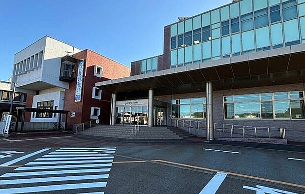 かほく市役所 830m