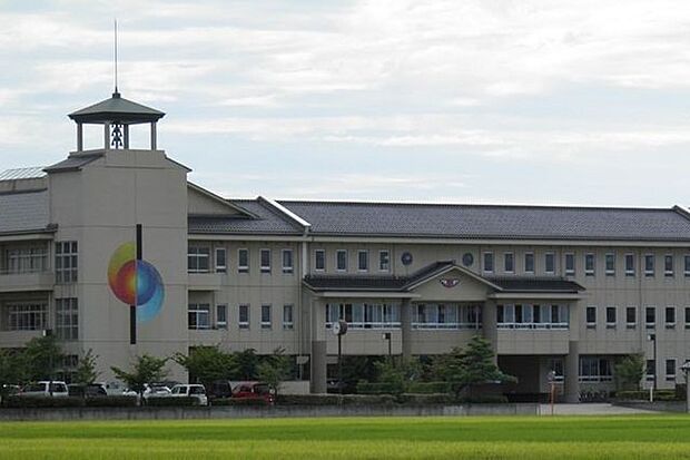 津幡町立津幡南中学校 1900m