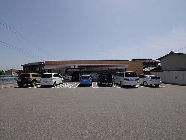 セブンイレブン 白尾インター店 1870m