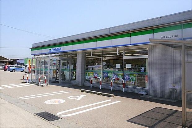 ファミリーマート　かほくななくぼ店 930m