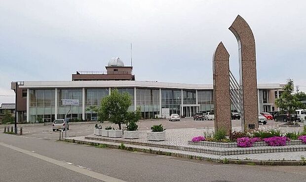 かほく市立中央図書館 490m