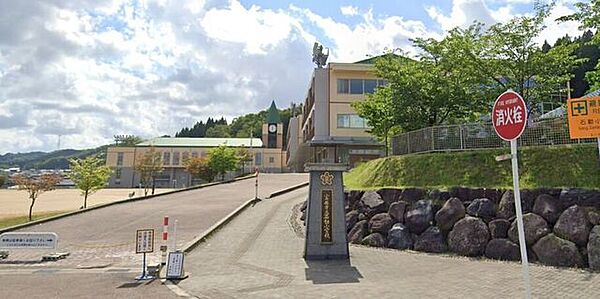 小矢部市立石動小学校 1400m